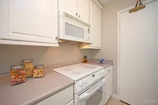 2444 Madison Rd, Cincinnati, OH 45208 - Photo 18