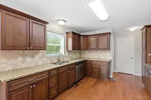 2073 Miles Woods Dr, Springfield Township, OH 45231 - Photo 14