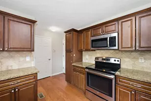 2073 Miles Woods Dr, Springfield Township, OH 45231 - Photo 18