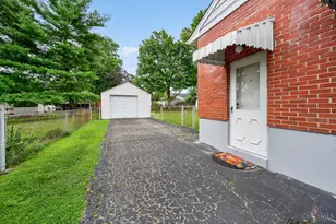 8560 Donegal Dr, Sycamore Township, OH 45236 - Photo 4