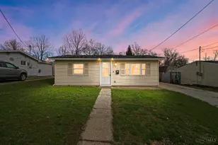 842 Meadow Ln, Lebanon, OH 45036 - Photo 2