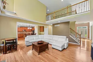 325 Eastbury Dr, Loveland, OH 45140 - Photo 6