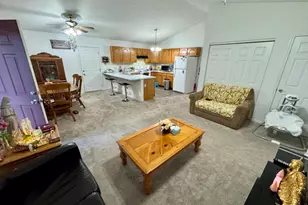 1904 Kenway Pl, Middletown, OH 45044 - Photo 2
