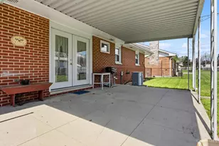 686 Kathryn Dr, Wilmington, OH 45177 - Photo 4