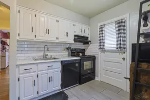 976 Woodbriar Ln, Cincinnati, OH 45238 - Photo 10