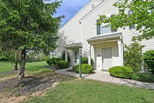 2031 Commons Cir Dr, Batavia Township, OH 45103 - Photo 2