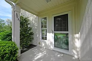 2031 Commons Cir Dr, Batavia Township, OH 45103 - Photo 4