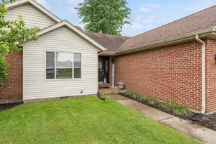 203 Lakewood Ln, Georgetown, OH 45121 - Photo 2