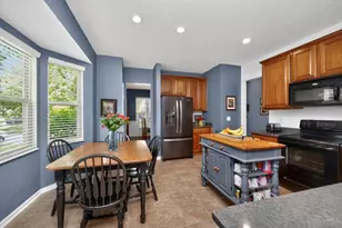 218 Heffron Cir, Hamilton Township, OH 45039 - Photo 10