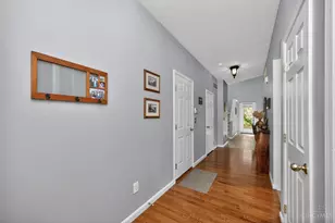 218 Heffron Cir, Hamilton Township, OH 45039 - Photo 6