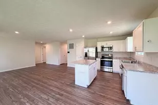5790 Bentwood Dr, Middletown, OH 45042 - Photo 2