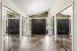 11025 Embassy Dr, Forest Park, OH 45240 - Photo 10