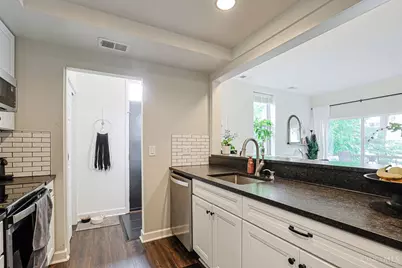 985 Paradrome Street #B, Cincinnati, OH 45202 - Photo 8