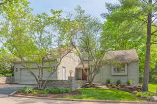 9 Falling Brook Ln, Blue Ash, OH 45241 - Photo 2