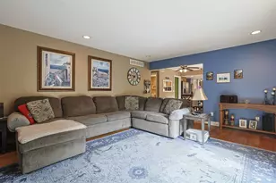 328 Circlewood Ln, Wyoming, OH 45215 - Photo 8