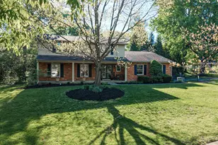 328 Circlewood Ln, Wyoming, OH 45215 - Photo 2