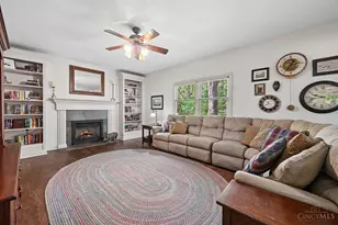 6879 Crown Pointe Dr, Liberty Township, OH 45011 - Photo 4