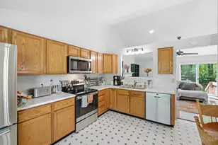 422 Wyndham Dr, Hamilton Township, OH 45039 - Photo 10