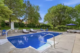 7301 Walnut Creek Dr, West Chester, OH 45069 - Photo 16