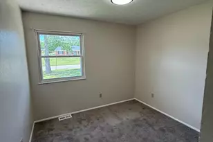 9358 Bluegate Dr, Springfield Township, OH 45231 - Photo 6