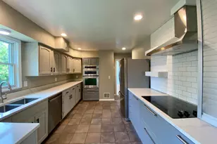 8525 Camargo Rd, Indian Hill, OH 45243 - Photo 14