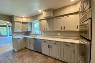 8525 Camargo Rd, Indian Hill, OH 45243 - Photo 16