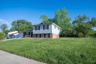 2097 Bluehill Dr, Springfield Township, OH 45240 - Photo 4