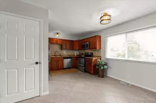 5215 Scotland Dr, Delhi Township, OH 45238 - Photo 10