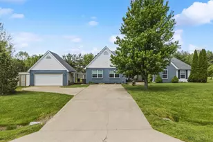 8812 Arrowcreek Dr, Washington Township, OH 45054 - Photo 2