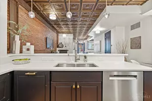 1302 Main St, Cincinnati, OH 45202 - Photo 18