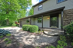 871 Meadow Ridge Dr, Union Township, OH 45245 - Photo 2