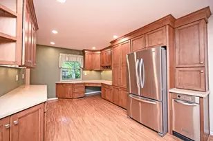 871 Meadow Ridge Dr, Union Township, OH 45245 - Photo 8