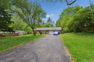 9613 Kosta Dr, Springfield Township, OH 45231 - Photo 2