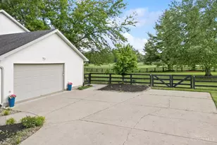 1269 Hickory Woods Dr, Miami Township, OH 45140 - Photo 4