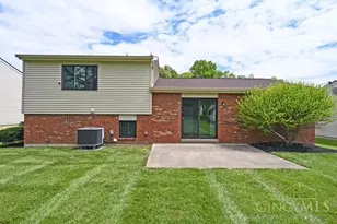 1426 Hazelgrove Dr, Springfield Township, OH 45240 - Photo 2