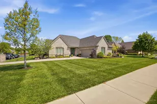 2370 Spring Rose Dr, Miami Township, OH 45459 - Photo 2