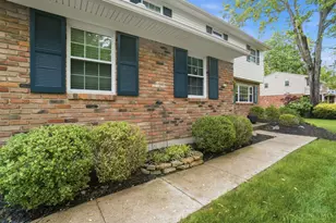 819 Quailwoods Dr, Loveland, OH 45140 - Photo 2