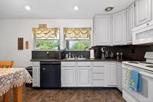 864 Fairborn Rd, Forest Park, OH 45240 - Photo 12