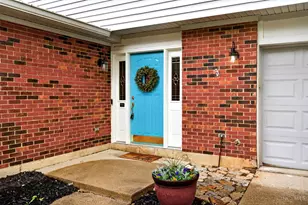 391 Roselake Dr, Centerville, OH 45458 - Photo 2