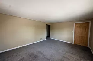 5843 Monfort Hills Ave, Cincinnati, OH 45239 - Photo 2