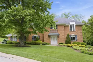 9486 Oakhurst Ct, Blue Ash, OH 45241 - Photo 1