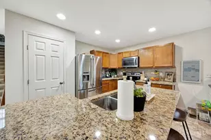 723 Grande Oaks Dr, Hamilton Township, OH 45152 - Photo 10