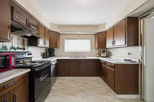 2400 Homestead Pl, Cincinnati, OH 45211 - Photo 14