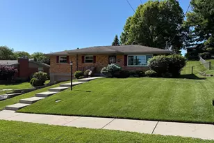 3897 Robinhill Dr, Green Township, OH 45211 - Photo 2