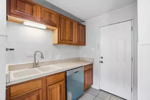 8741 Neptune Dr, Springfield Township, OH 45231 - Photo 10