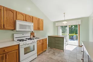 7750 Crystal Lake Ln, Hamilton Township, OH 45039 - Photo 14