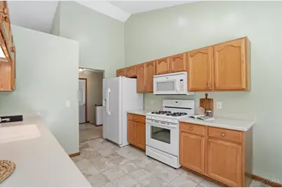 7750 Crystal Lake Lane, Hamilton Township, OH 45039 - Photo 12