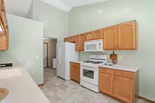 7750 Crystal Lake Ln, Hamilton Township, OH 45039 - Photo 12