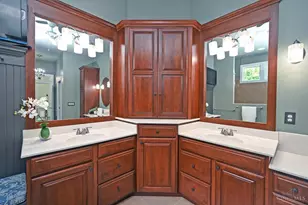 7054 Harbour Town Dr, West Chester, OH 45069 - Photo 32