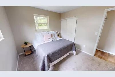 1884 Sevenhills Dr, Springfield Township, OH 45240 - Photo 14